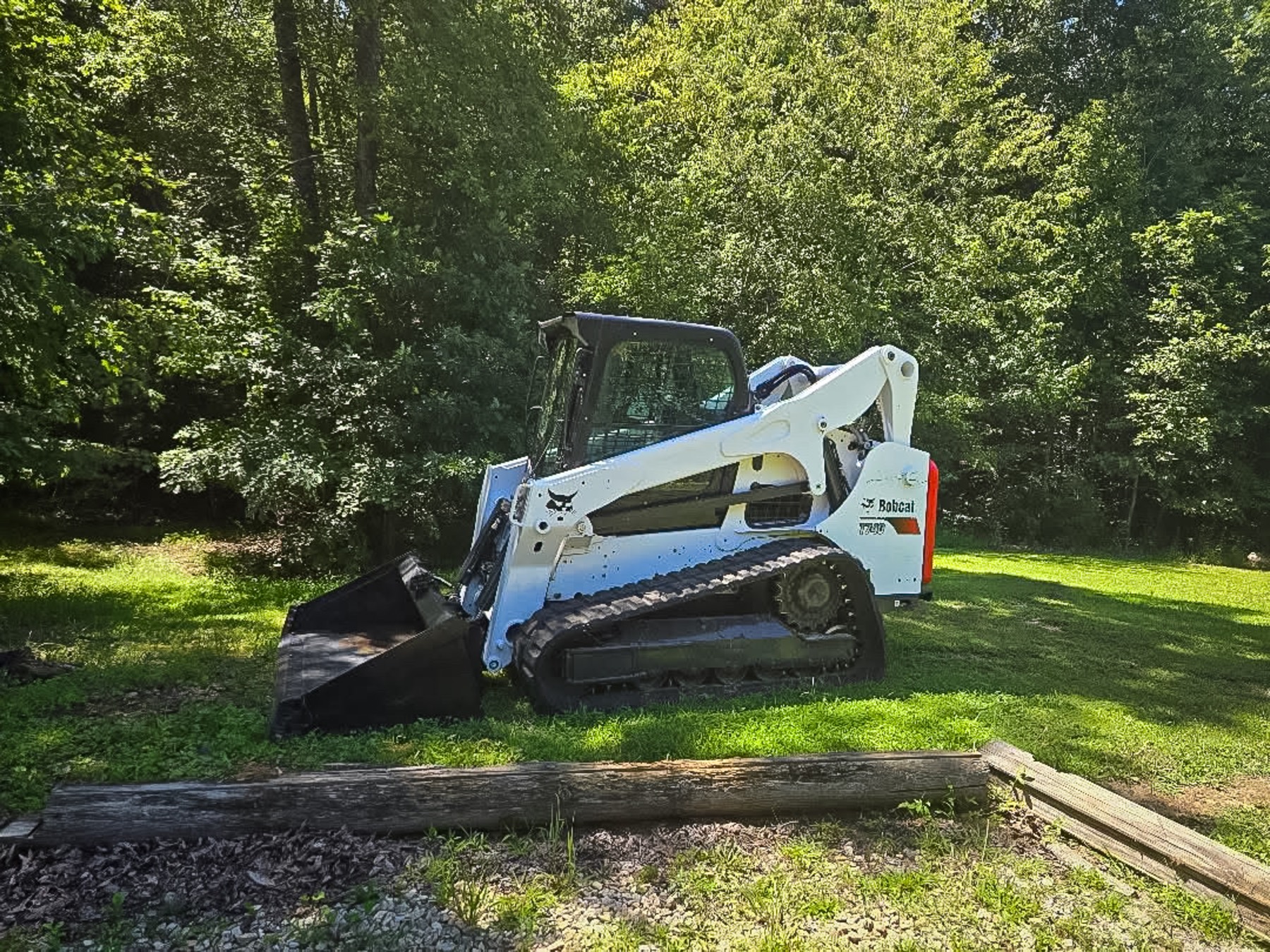Side view of a Bobcat T740 track loader with a bucket attachment